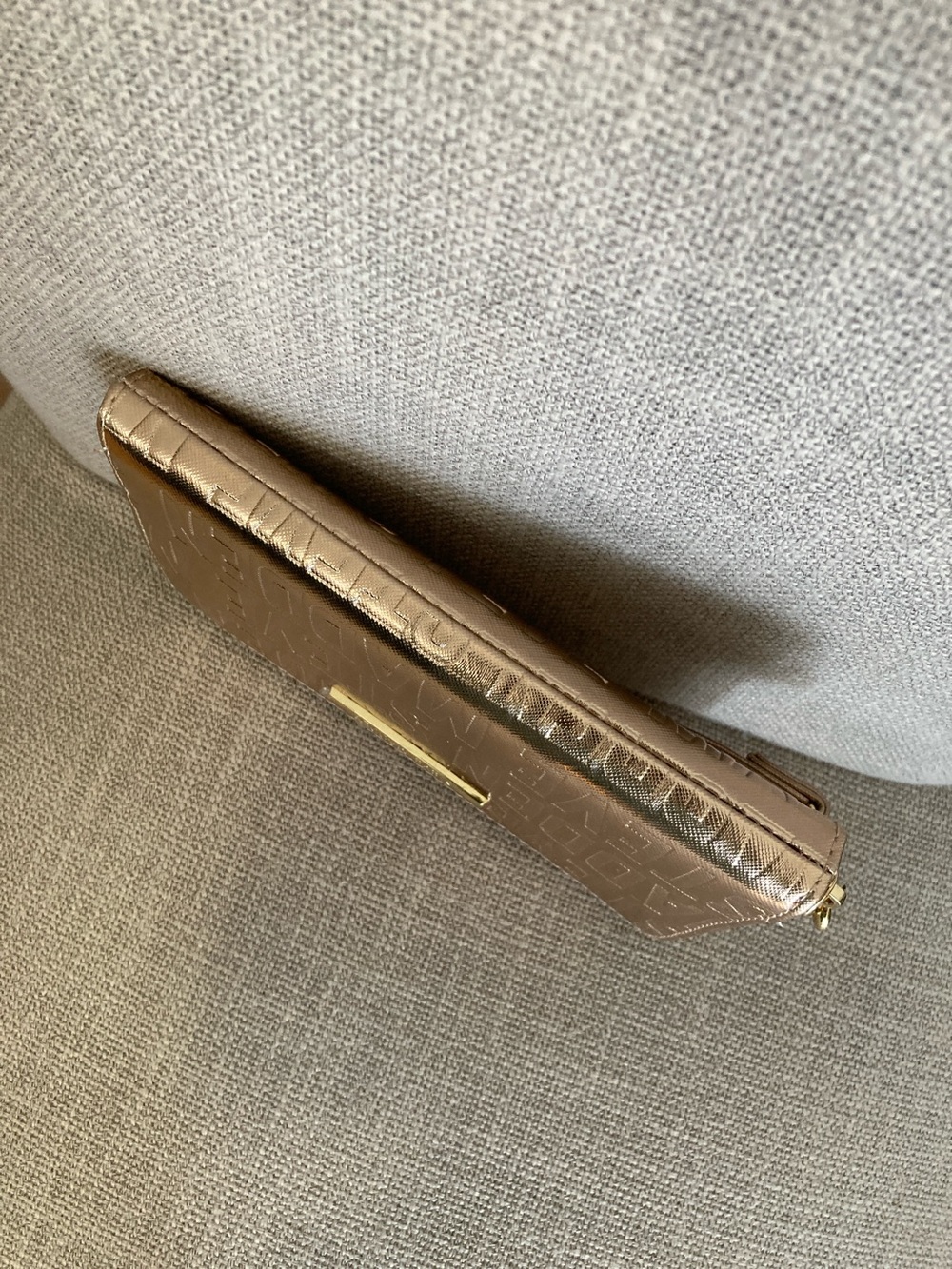 Steve Madden Rose Gold Embossed Logo Wristlet - Picture 4 of 6